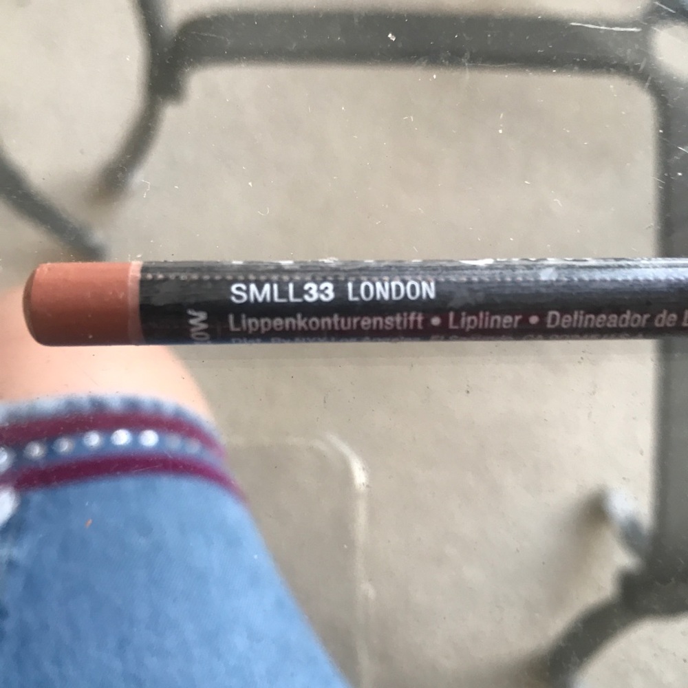 5/$25 💄 NYX SUEDE LIP LINER - LONDON